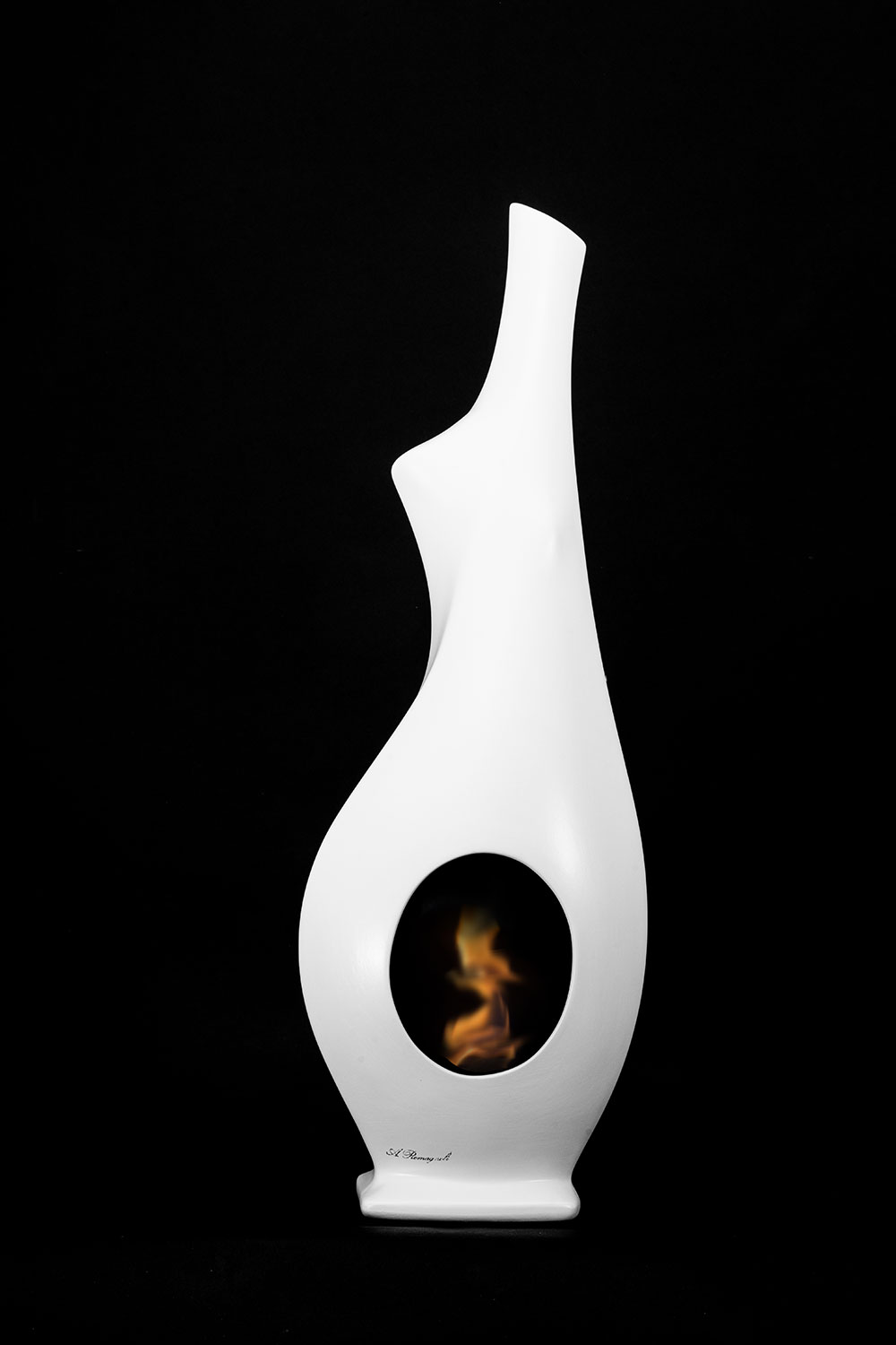 Unica - Artisanal and artistic bio-fireplace by Alessandro Romagnoli 